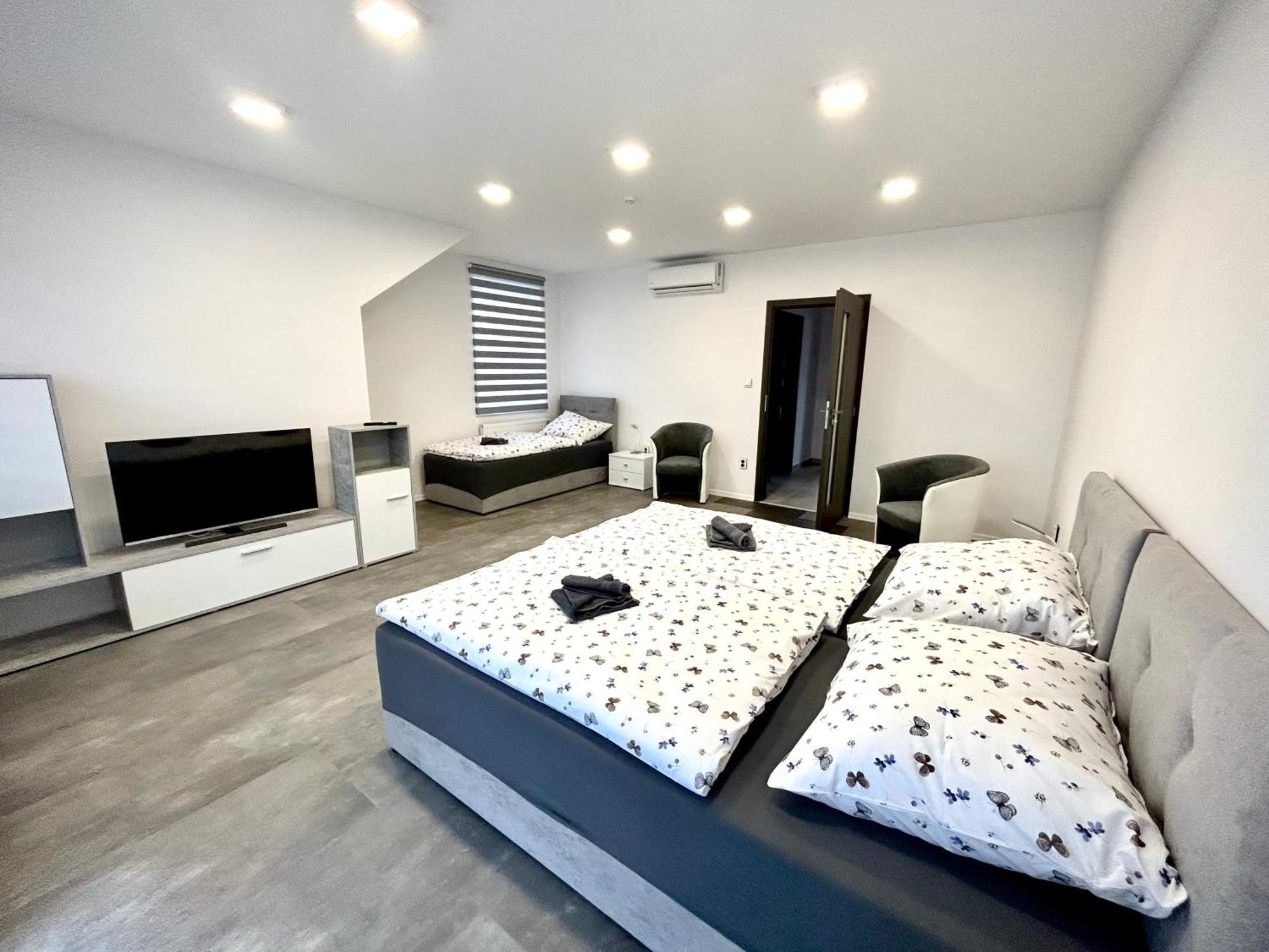 Apartmany Premium Se Soukromym Parkovanim Česká Lípa Exteriör bild