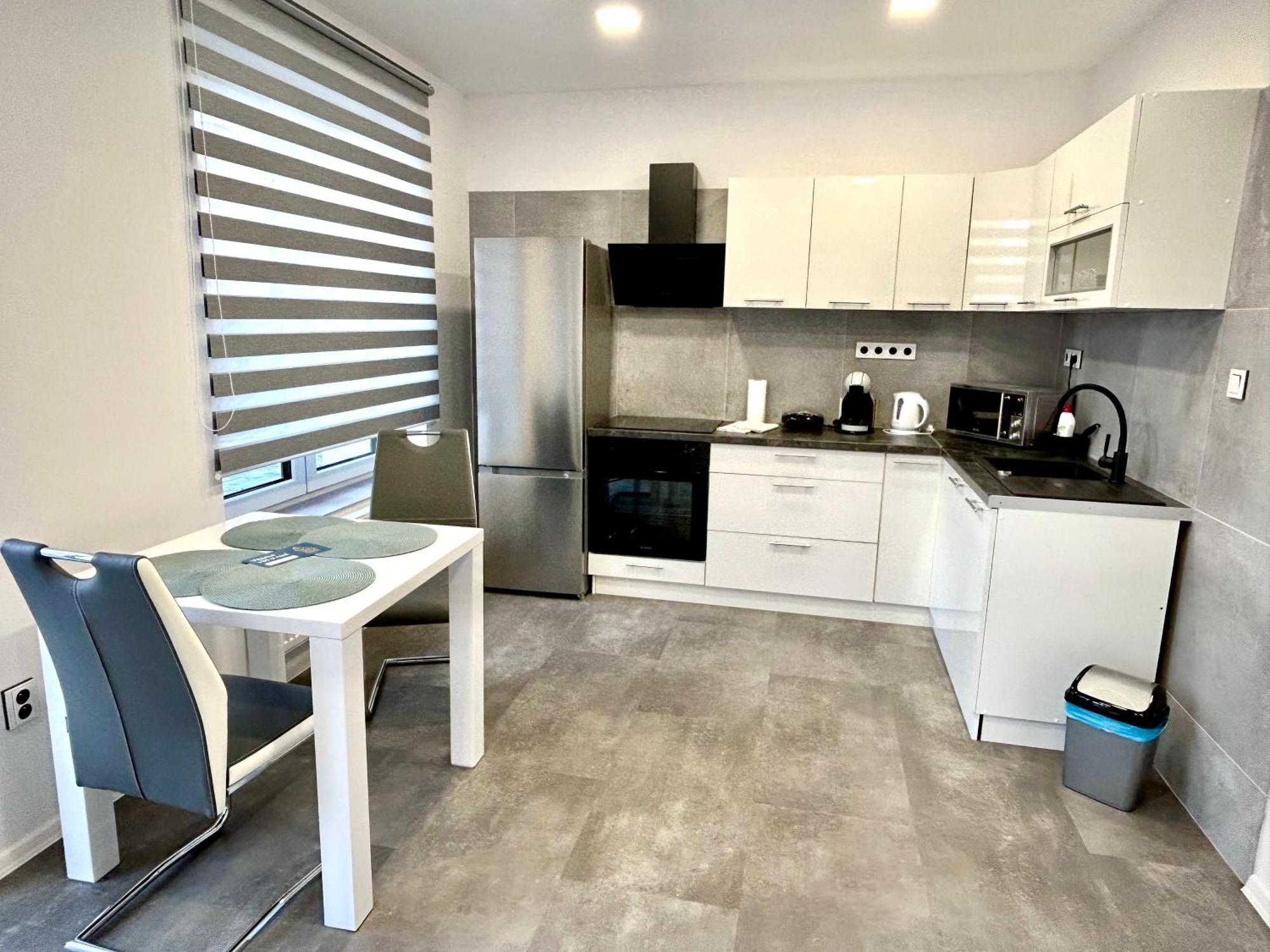 Apartmany Premium Se Soukromym Parkovanim Česká Lípa Exteriör bild