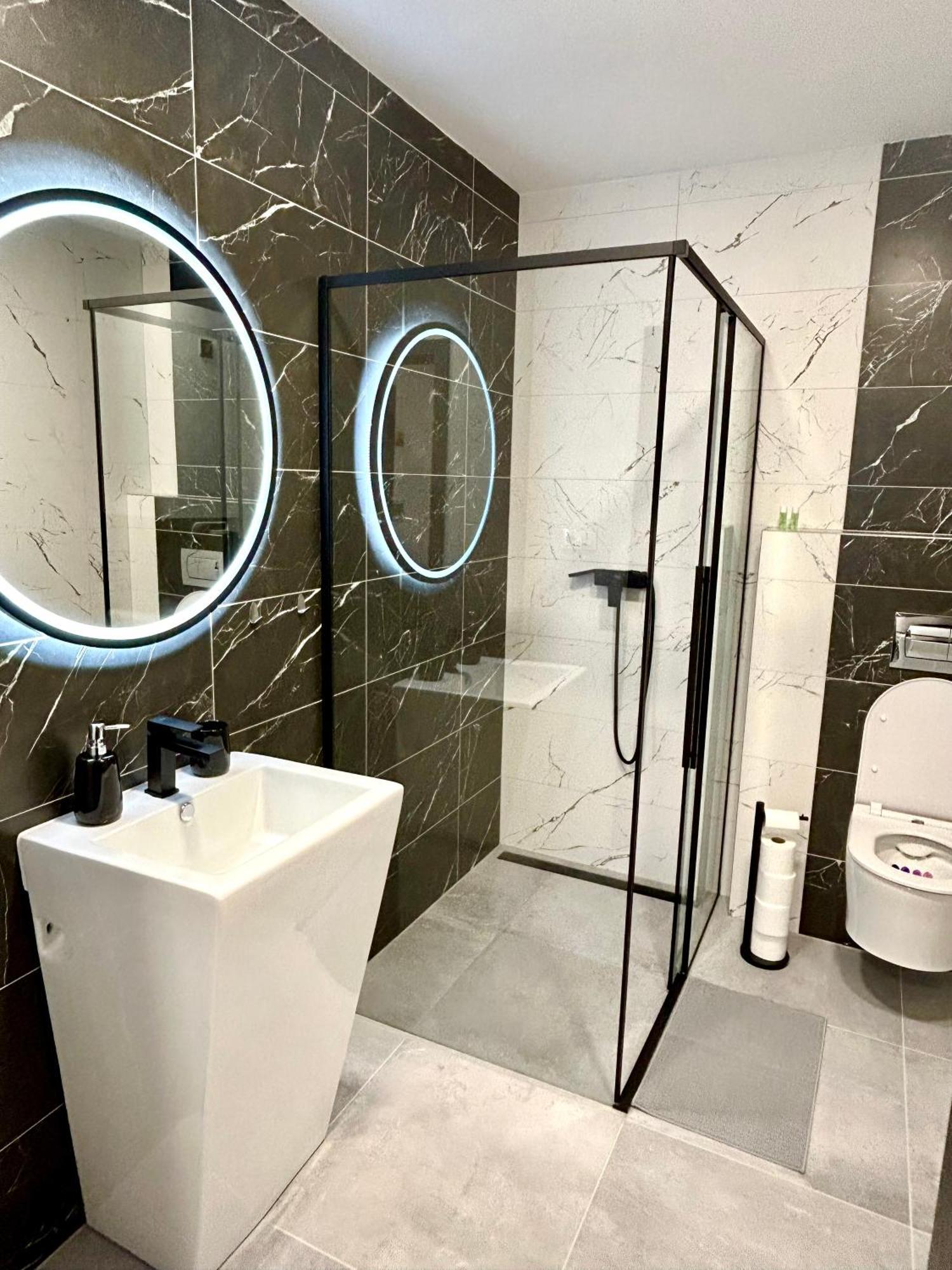 Apartmany Premium Se Soukromym Parkovanim Česká Lípa Exteriör bild