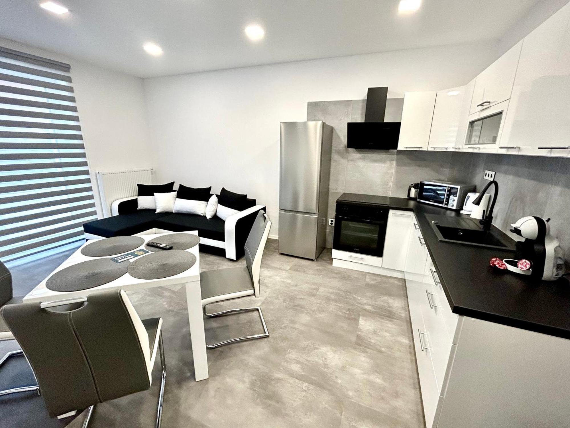 Apartmany Premium Se Soukromym Parkovanim Česká Lípa Exteriör bild